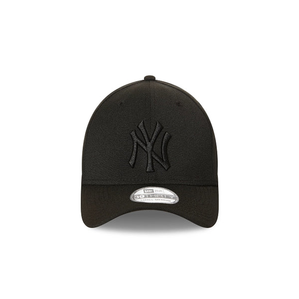 New York Yankees MLB Essentials Black on Black 39THIRTY Stretch Fit