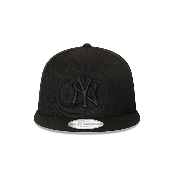 New York Yankees MLB Essentials Black on Black 9FIFTY Snapback