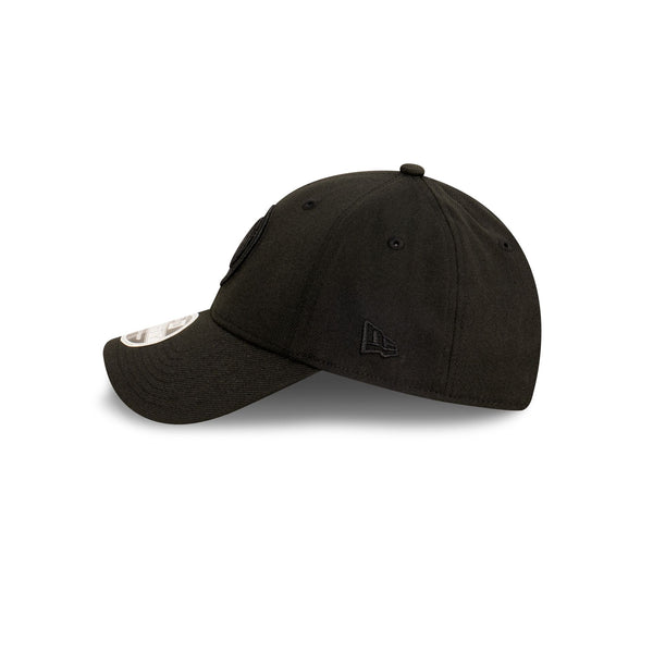 Brooklyn Nets Black on Black 9FORTY Stretch Snap