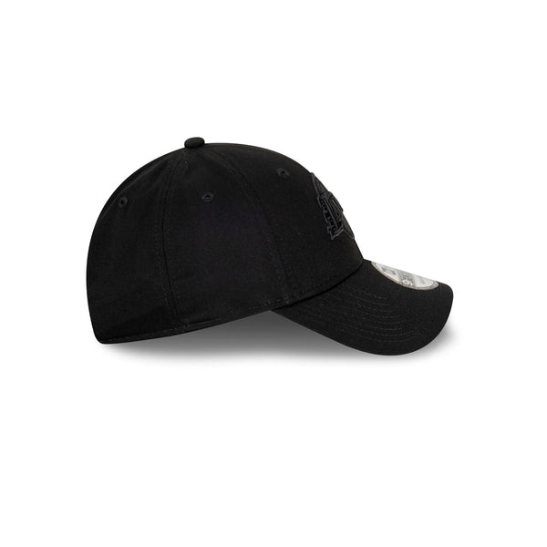 Los Angeles Lakers NBA Essentials Black on Black 9FORTY Adjustable