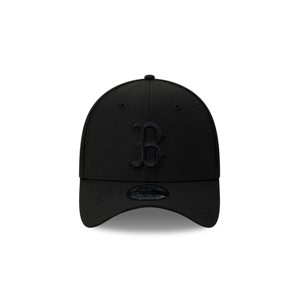 Boston Red Sox MLB Essentials Black on Black 39THIRTY Fitted
