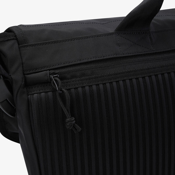 acc-utility-messenger-bag-ne-blk
