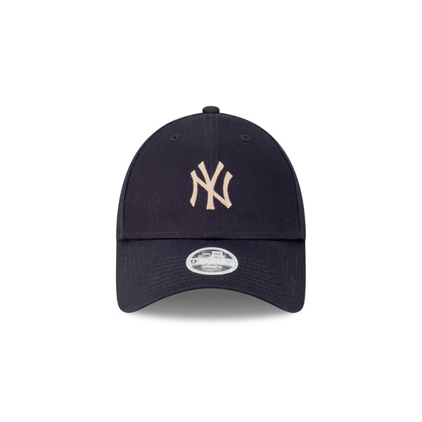 New York Yankees Chain Stitch Womens 9FORTY Cloth Strap
