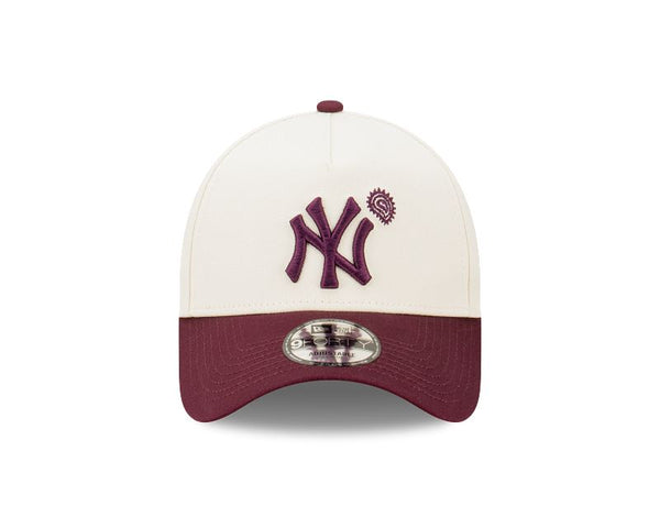 New York Yankees Two-Tone Chrome White and Wine Paisley 9FORTY A-Frame Snapback