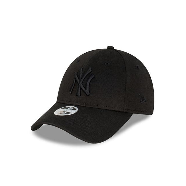New York Yankees Black on Black Womens Fit 9FORTY Cloth Strap New Era
