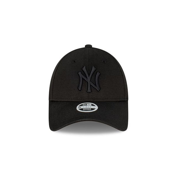 New York Yankees Black on Black Womens Fit 9FORTY Cloth Strap