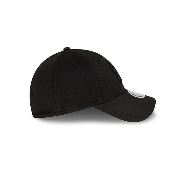 New York Yankees Black on Black Womens Fit 9FORTY Cloth Strap