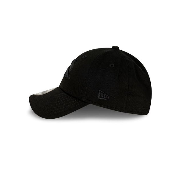 Cronulla Sutherland Sharks Black on Black 9FORTY Snapback