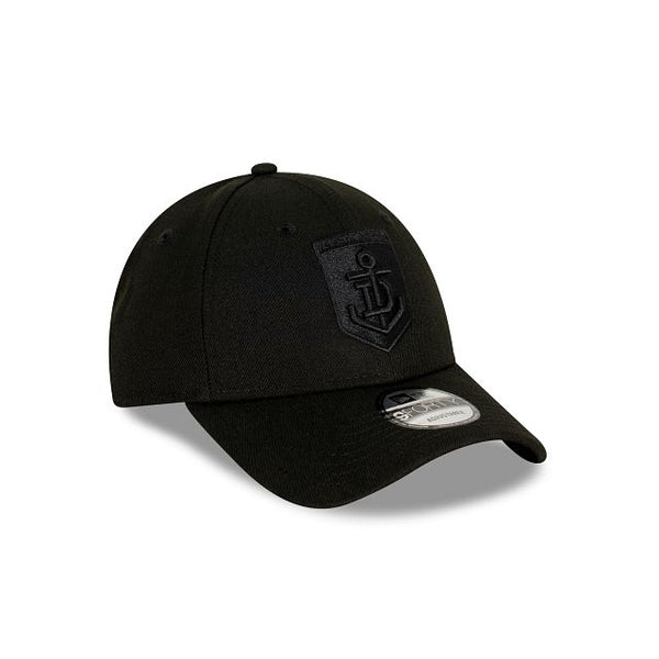 Fremantle Dockers Black on Black 9FORTY Snapback