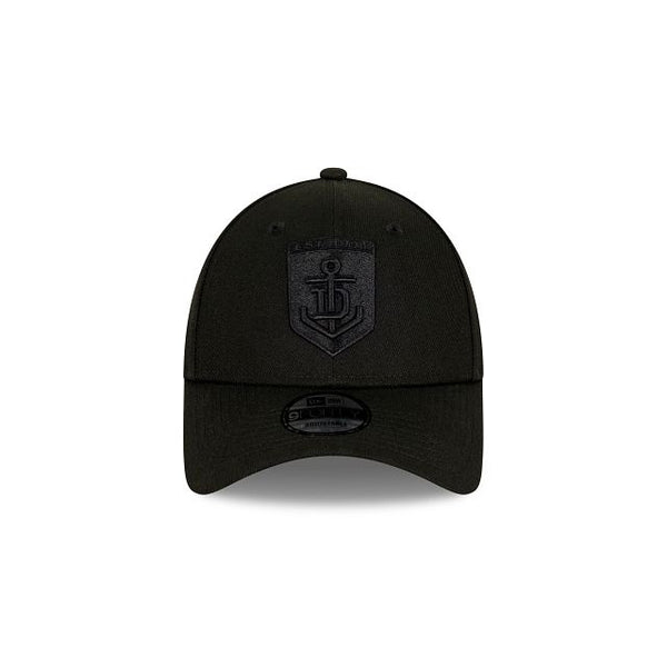 Fremantle Dockers Black on Black 9FORTY Snapback