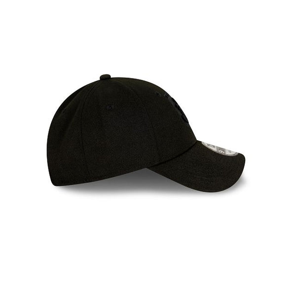 Fremantle Dockers Black on Black 9FORTY Snapback