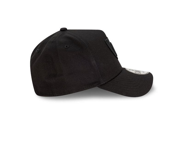 Las Vegas Raiders NFL Essentials Black on Black 9FORTY A-Frame Snapback