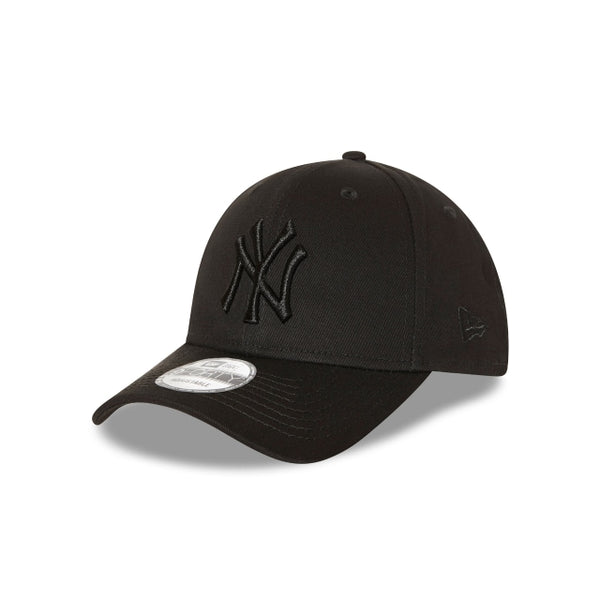 New York Yankees Black on Black 9FORTY Cloth Strap New Era