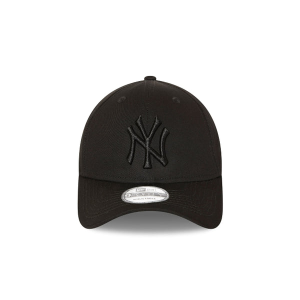 New York Yankees Black on Black 9FORTY Cloth Strap