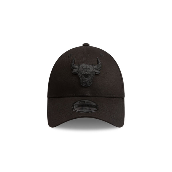 Chicago Bulls NBA Essentials Black on Black 9FORTY Cloth Strap