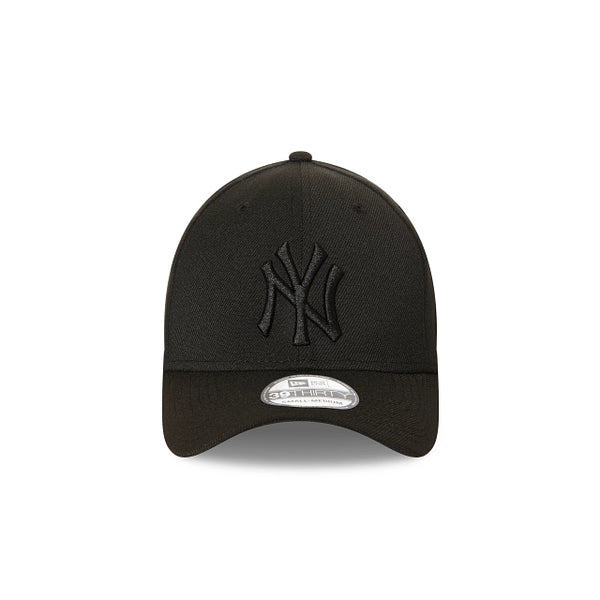 New York Yankees Black on Black 39THIRTY Stretch Fit