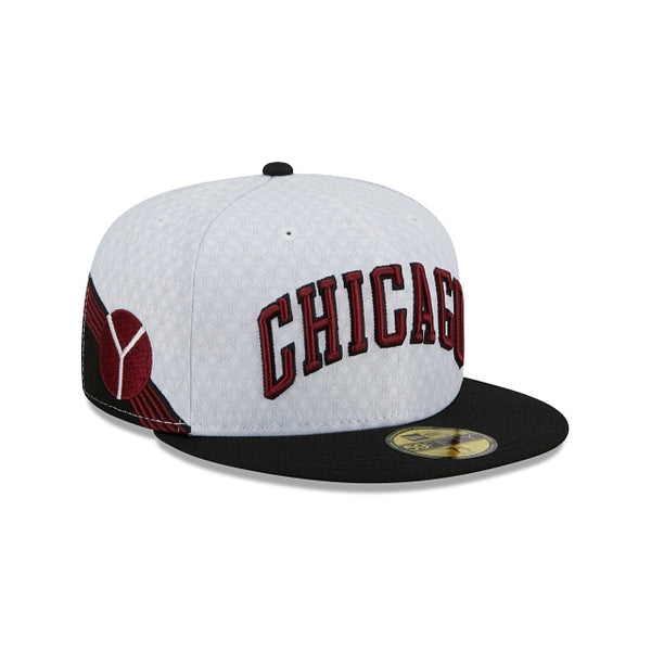 New Era Chicago Bulls NBA Side Split 59FIFTY Fitted Hat in Black/Black Size 7 1/4